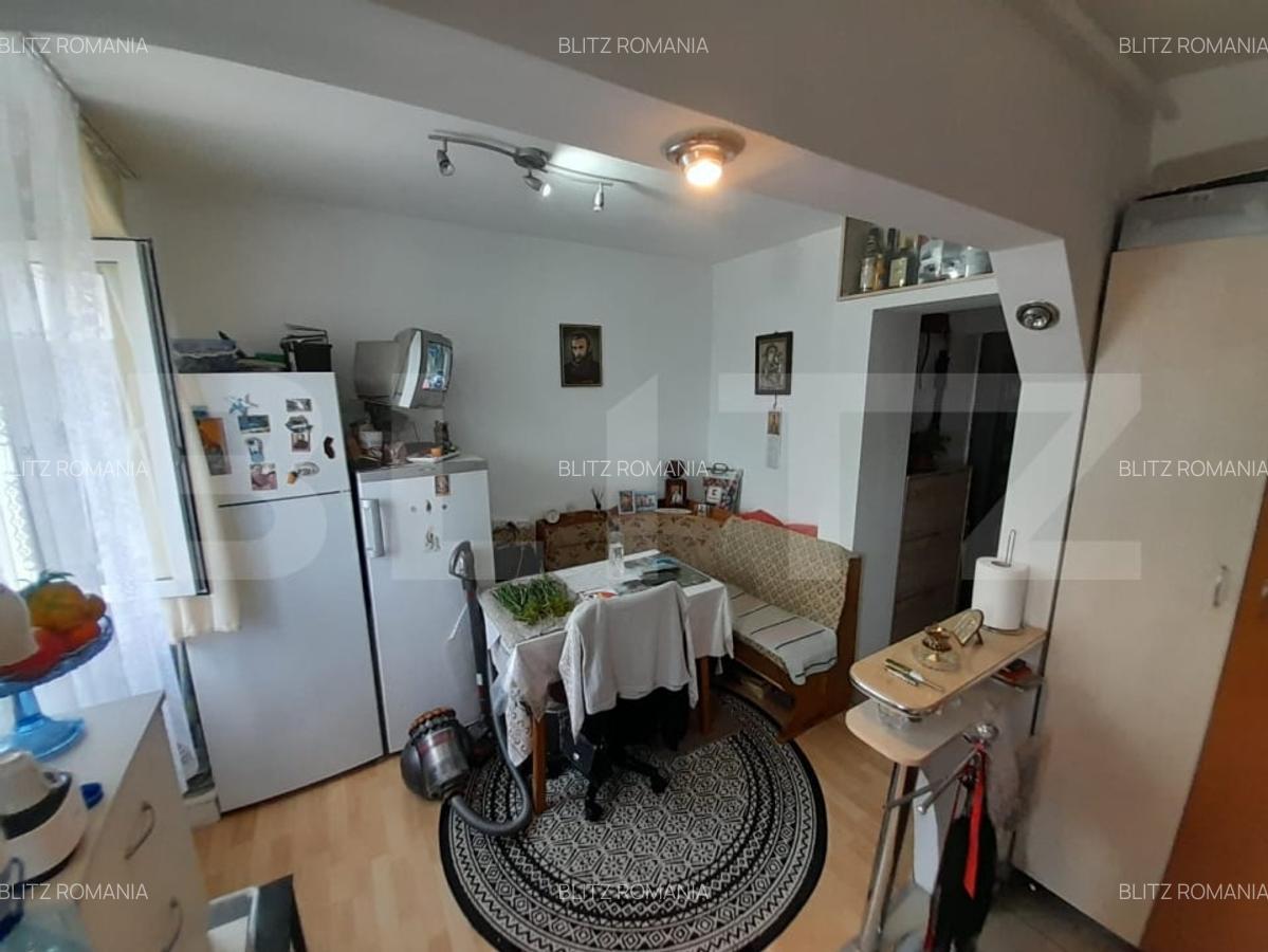 Apartament cu 2 camere, 52 mp, etaj 3, zona Decebal - 13