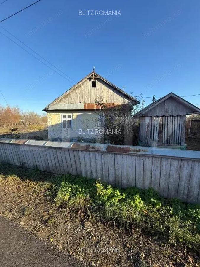 Casa batraneasca, 50 mp si teren intravilan 4900 mp, Udesti - 1