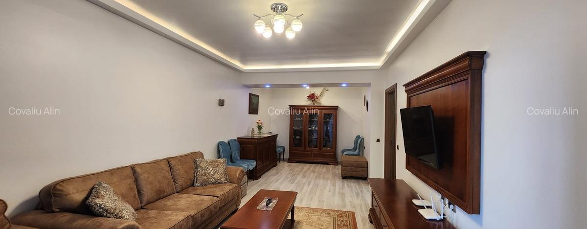 Apartament 2 camere, 2 grupuri sanitare, loc parcare, situat in Tractorul - 10