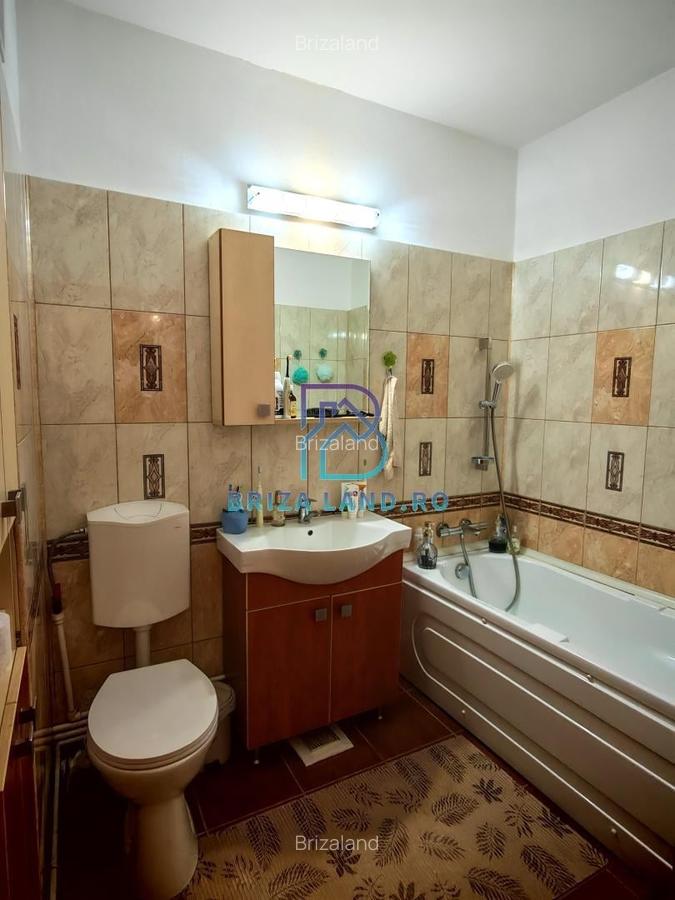 Doamna Ghica, bloc 2002, etaj 3/4, decomandat, doua bai - 15