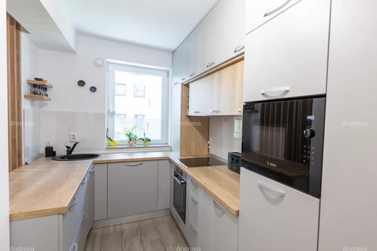 Apartament cu 3 camere semidecomandat în Tractorul - 5