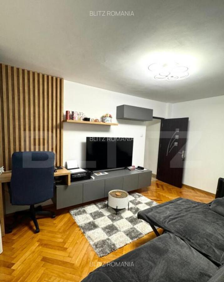 Apartament 3 camere, decomandat, etaj 1 Tractorul de vanzare - 1