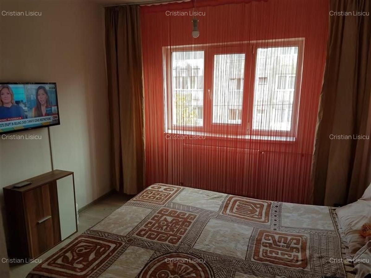 Apartament 3 camere,etaj 2, semidecomandat, renovat, zona ?mbovi?a - 10
