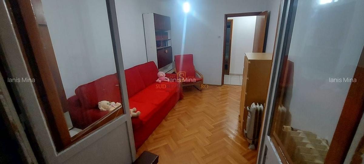 Apartament 3 camerere, 2/10, mutare imediata - Piata Cultural - 3