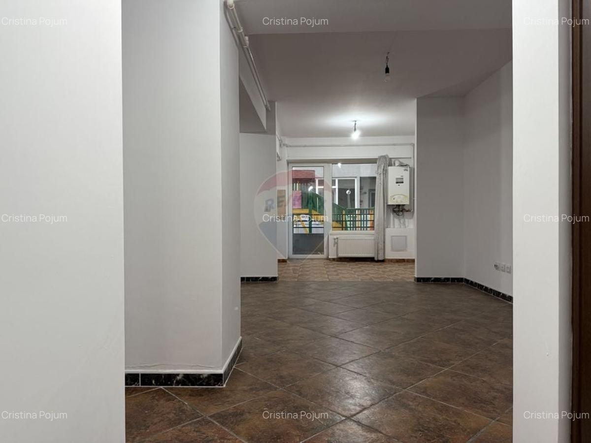 Apartament cu 3 camere de vanzare cu loc de parcare, Calea Barladului - 7