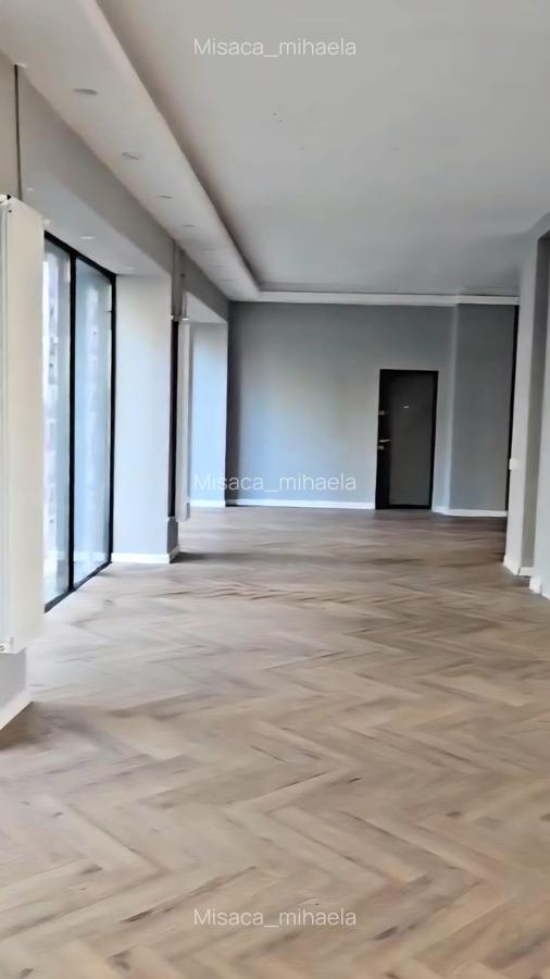 Spatiu comercial  stradal  cu vitrine , renovat,  zona trafic  intens - 7