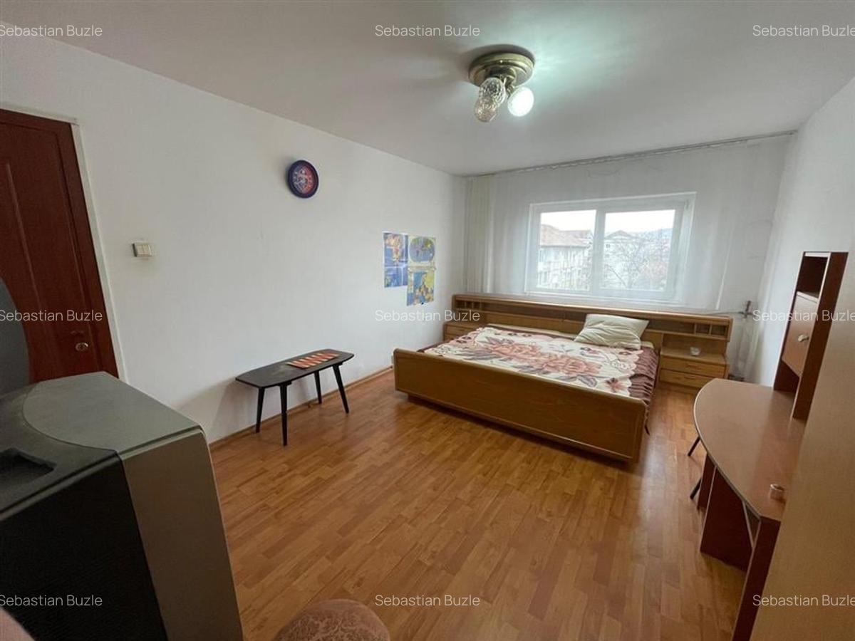 Apartament 3 camere tip PB zona ROGERIUS, ORADEA - 2