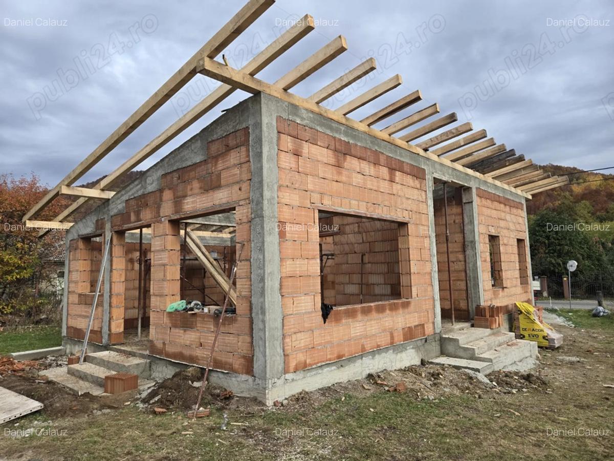 Casa noua ..cu 9 ari teren - 9