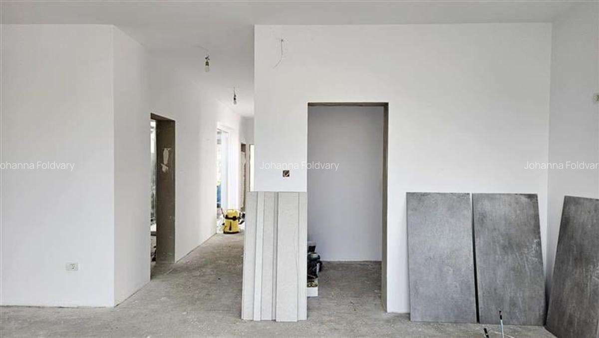 Casă cu 4 camere în Dumbrăvița - 14