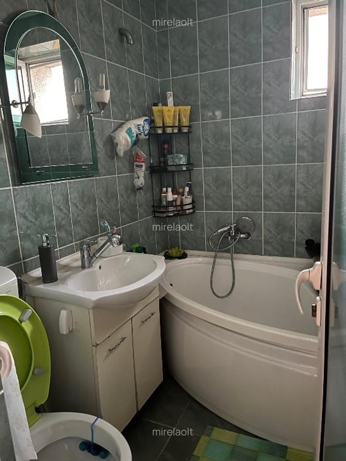 Apartament 3 camere , renovat, , loc de parcare și garaj - 2