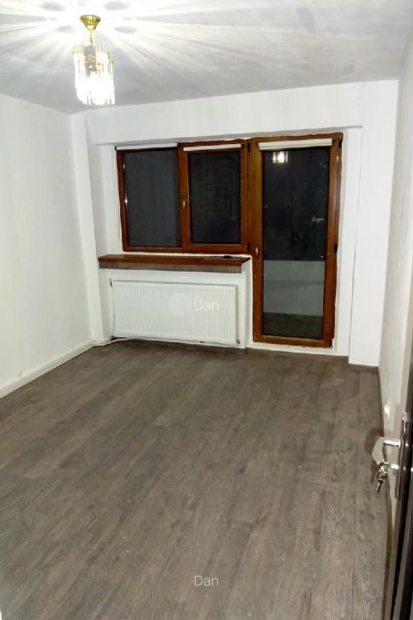 Apartament 4 camere central, Alba Iulia, bloc M-uri, direct proprietar - 4