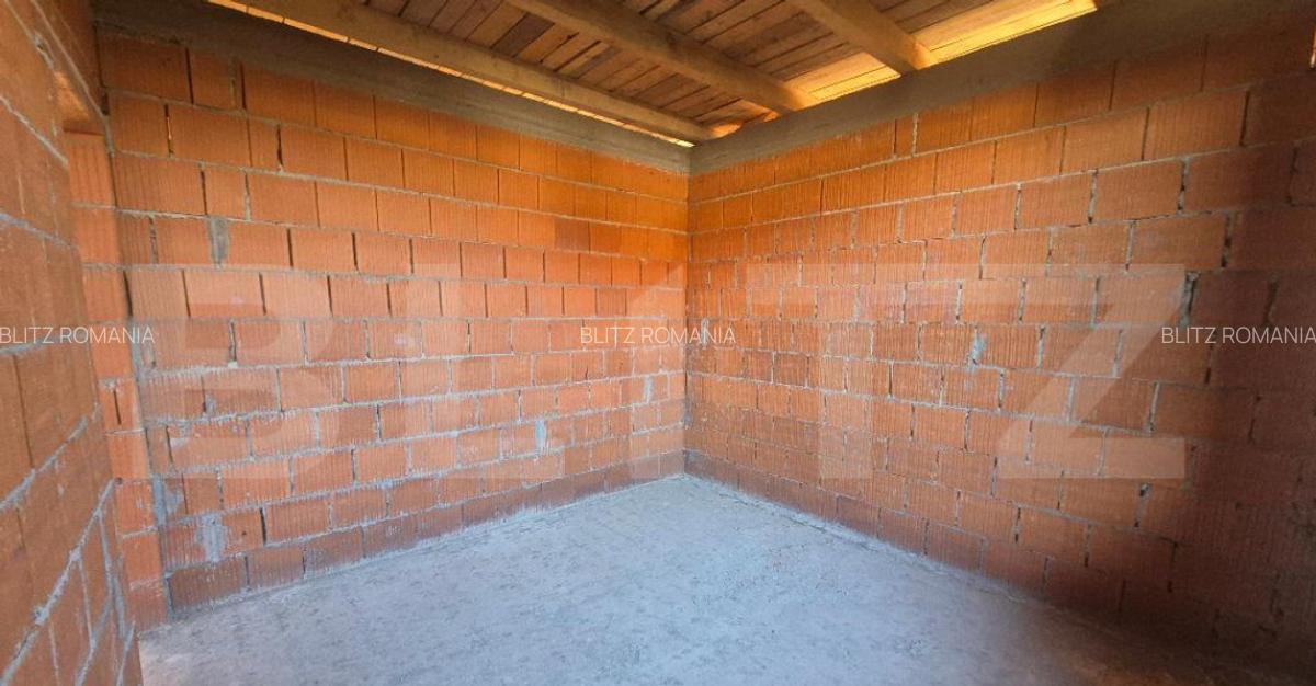 Casa la rosu, 3 camere, 145,31 mp utili, 715 mp teren, zona - 13