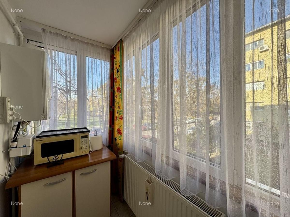 Apartament decomandat renovat cu 2 camere, zona Soarelui - 10