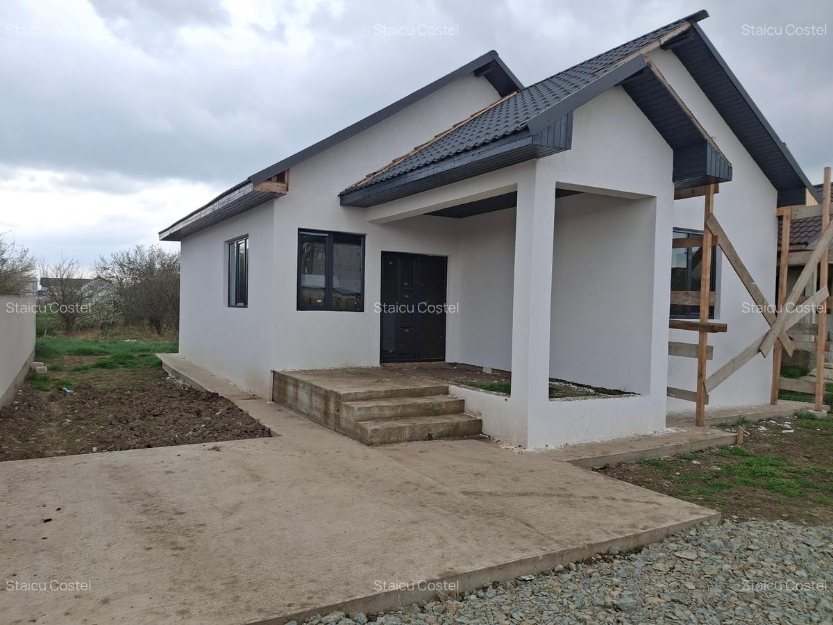 Casă cu 4 camere în Lumina - 1