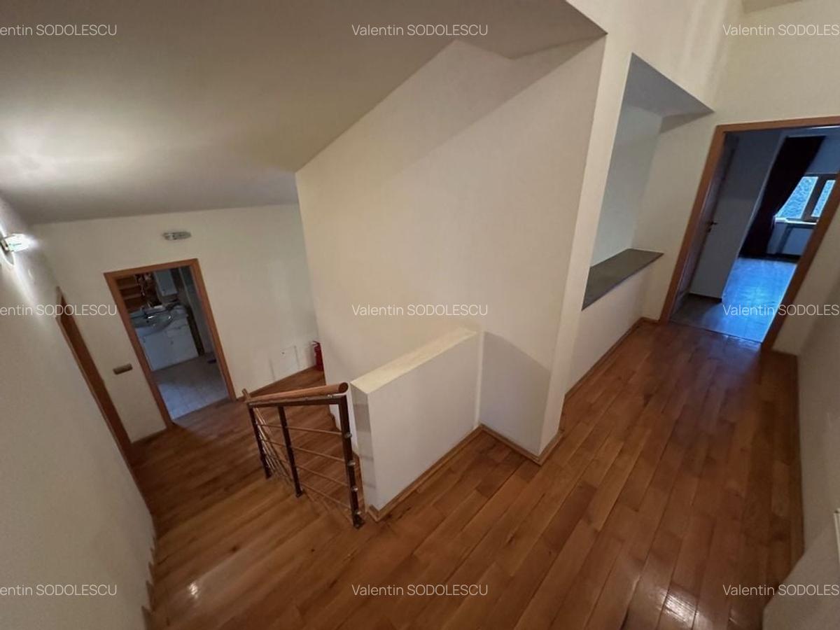 Casă / Vilă cu 6 camere în zona  Calea Aradului - 48