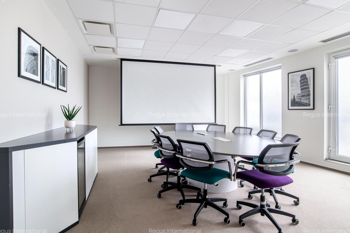 Spațiu de birou privat pentru 4 persoane în Regus Central Business Plaza - 1