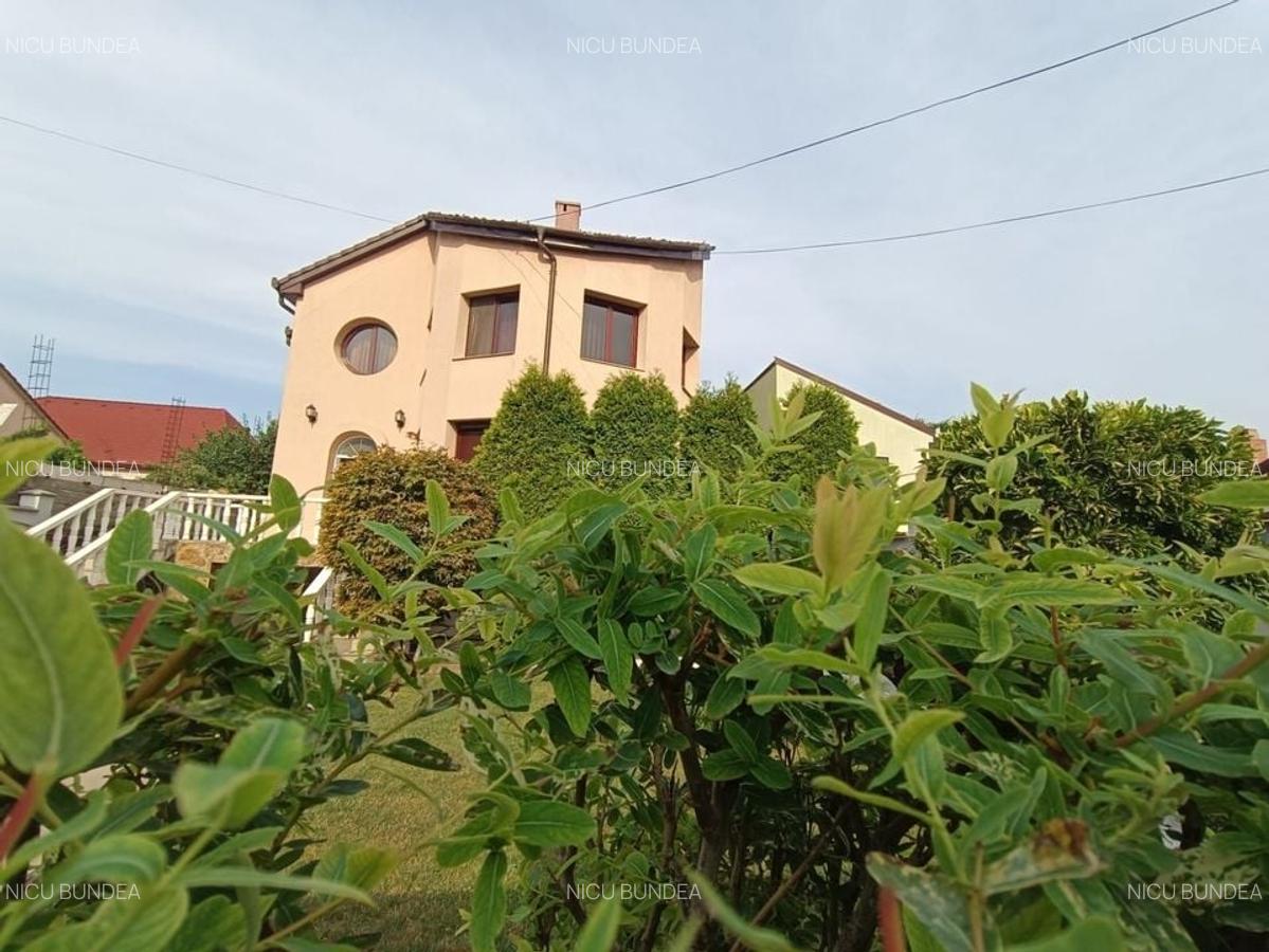 ? VILA DEOSEBITĂ DE VÂNZARE ÎN ARAD - ZONA CENTRALĂ - 2