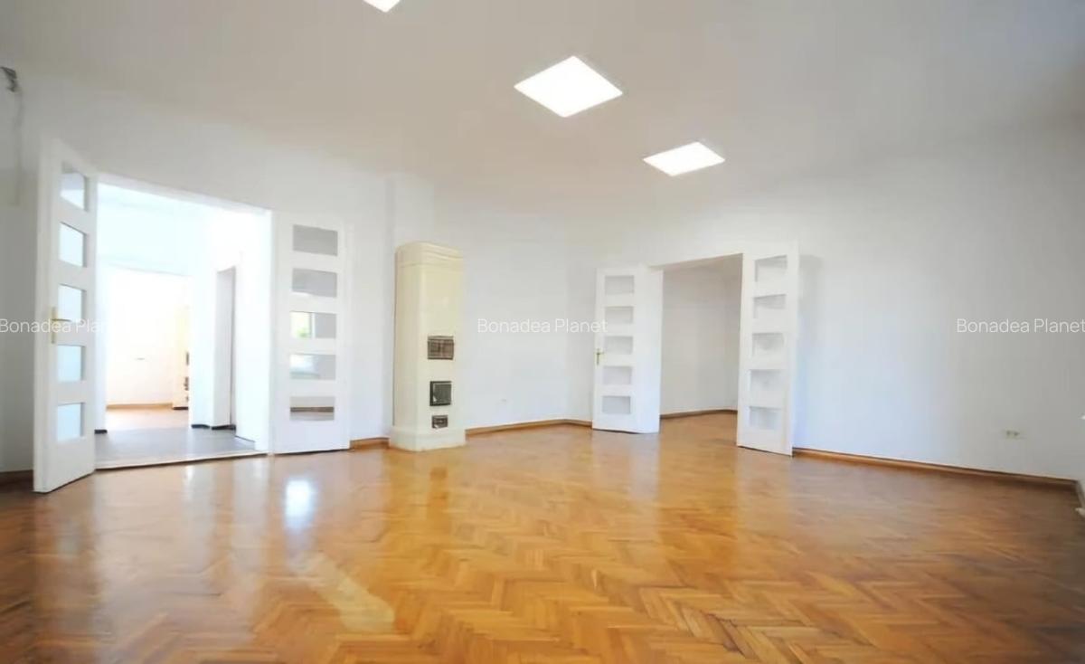Casă cu 10 camere în Mehala - 10