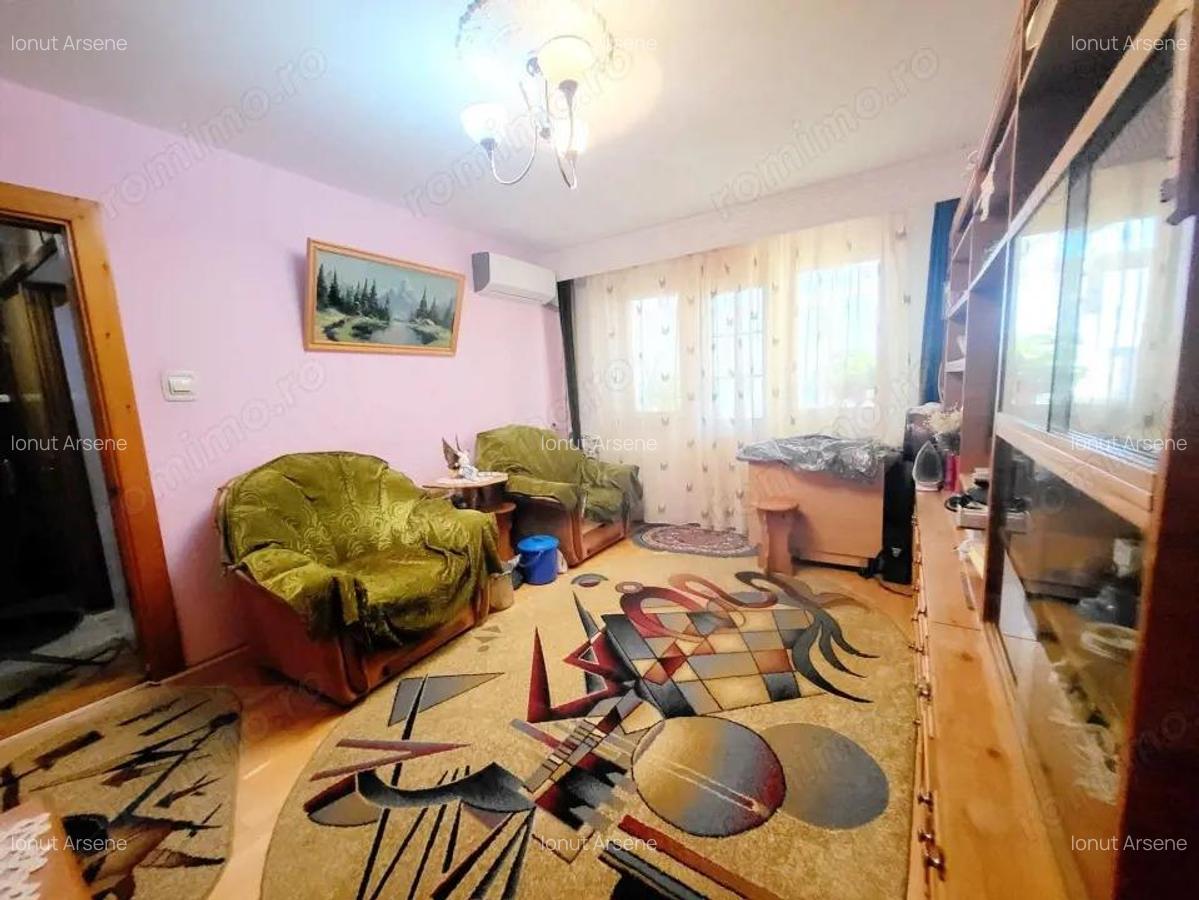 Milcov - Apartament 3 cam semidecomandat, etaj 3/4, mobilat - 3