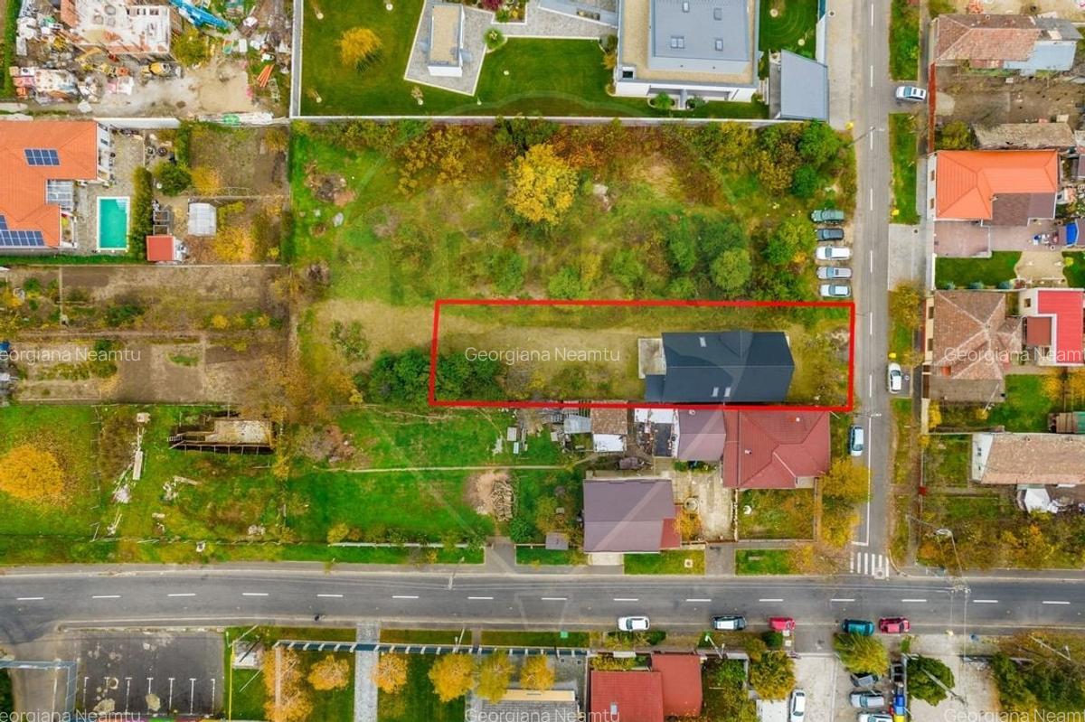 Casa la rosu cu teren generos, 500 mp, situata pe strada Ostasului - 11