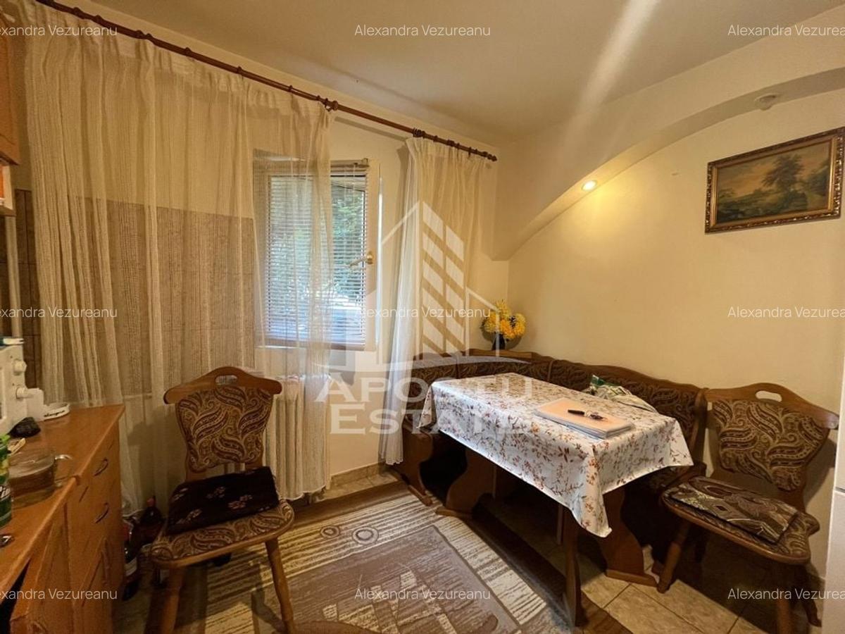 Apartament cu 3 camere, 2 bai, decomandat, parter inalt,zona Girocului - 6 Apartament cu 3 camere, 2 bai, decomandat, parter inalt,zona Girocului - 6