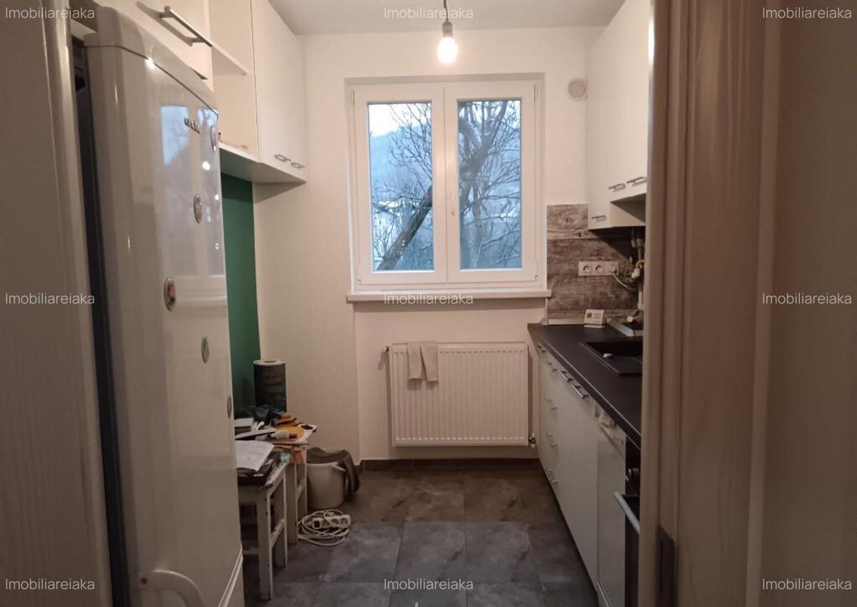 P.Dulfu, 3 camere, decom., etaj 2 - 6