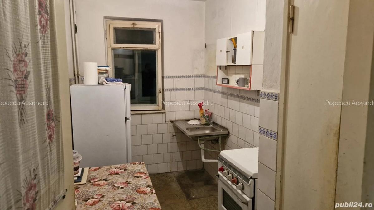 Vand apartament 3 camere decomandat nemobilat nerenovat Astra Berzei nr. 1 - 5