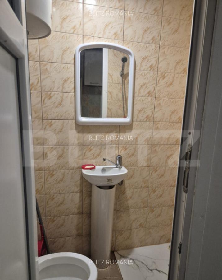 Camera de inchiriat, cu baie eleganta si mica chicineta, zon - 2