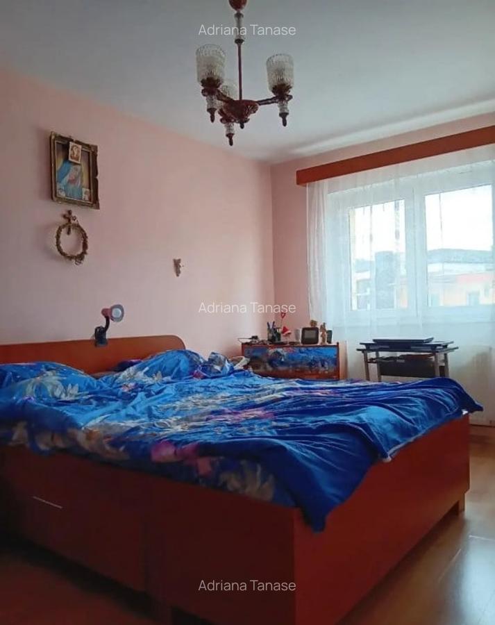 Apartament cu 3 camere semidecomandat în Cetatea - 2