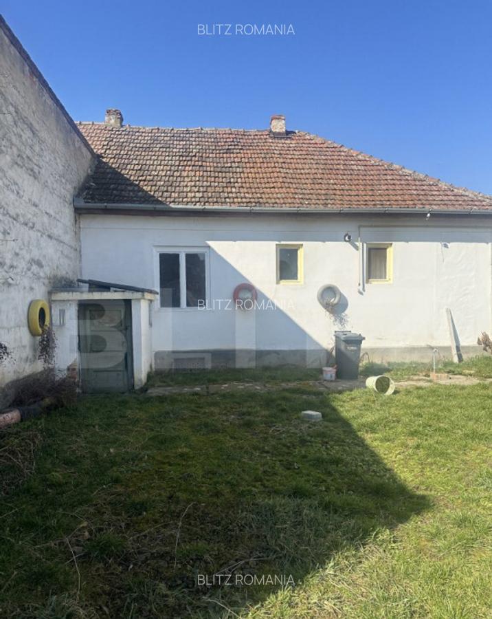 Casa de locuit cu 3 camere, 80 mp, cu 683 mp teren, zona Cen - 2