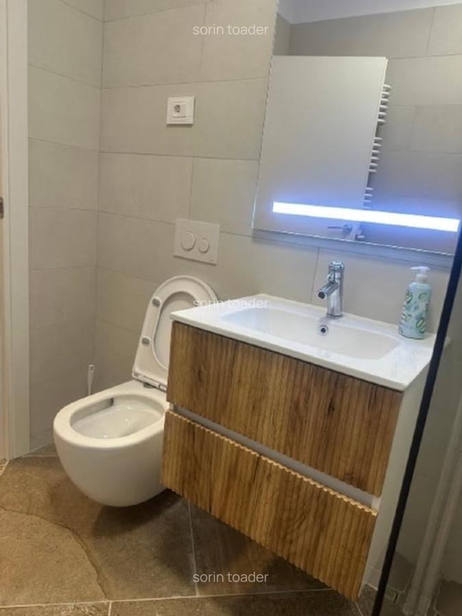 Vand apartament proaspat renovat , finisaje lux - 3