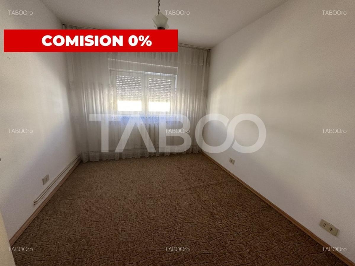 Apartament cu 4 camere decomandat în Periferie - 2