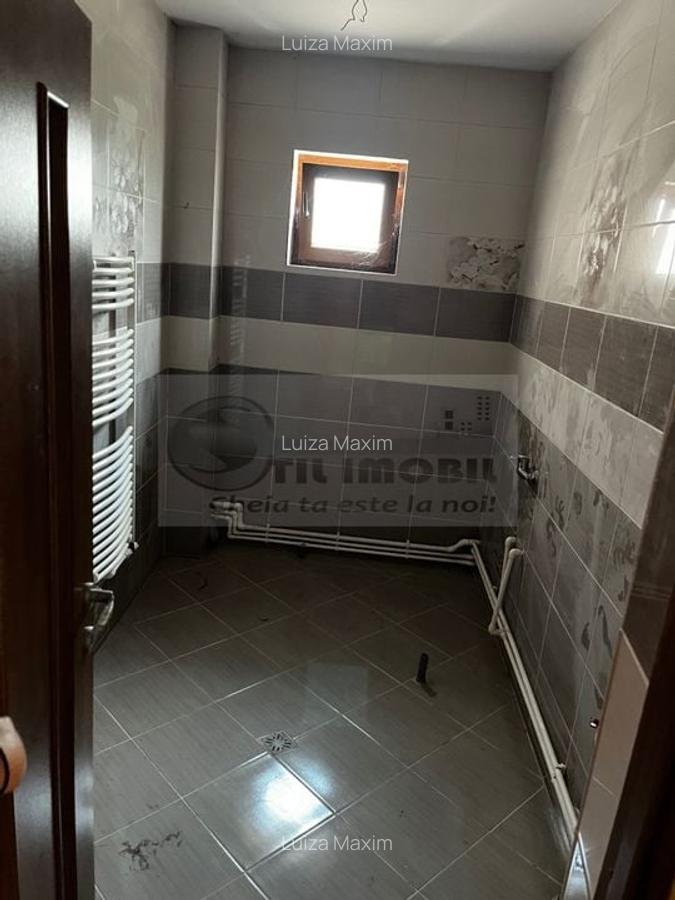 Vânzare Apartament 3 camere | Etaj 1 | Rond Canta 140.00EUR - 2