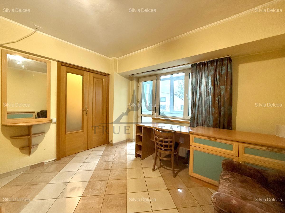 Garsoniera Banu Manta cu vedere pe spate - 8