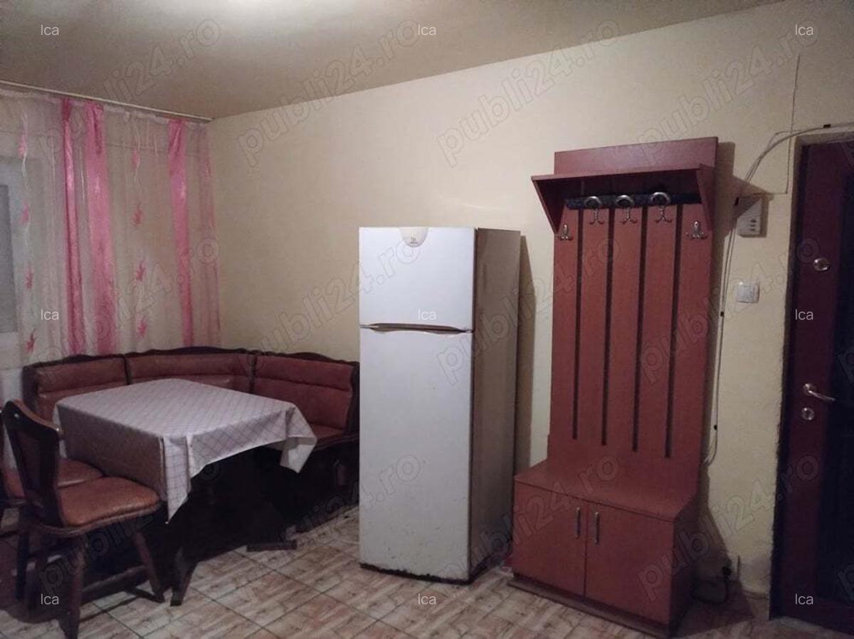 Proprietar vand apartament 3 camere parter Caransebe? - 4