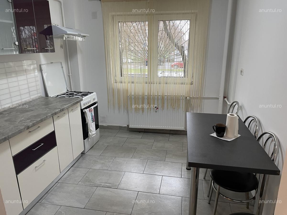 Calea 13 Septembrie intersectie cu Drumul Sarii, frizeria Abbate - 12