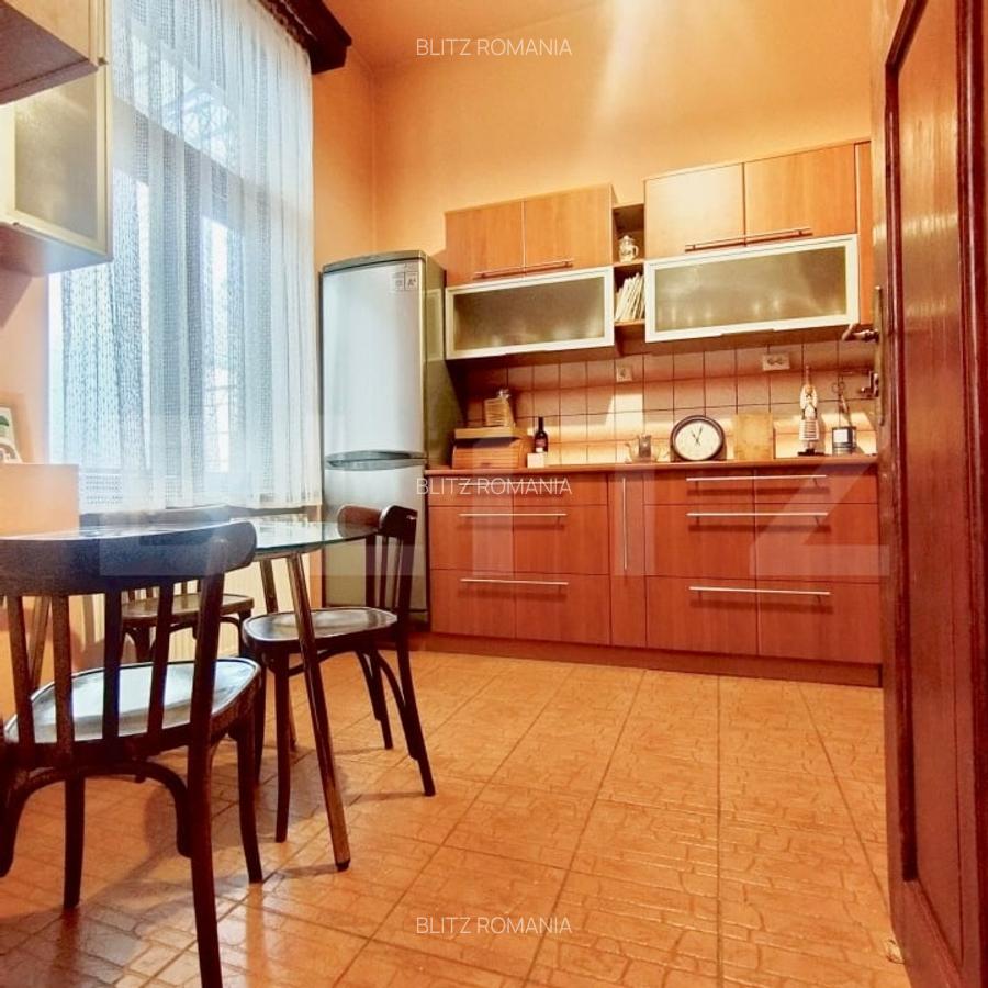 Cladire istorica, 4 camere-balcon si view spectaculos- Piata Romanilor - 9