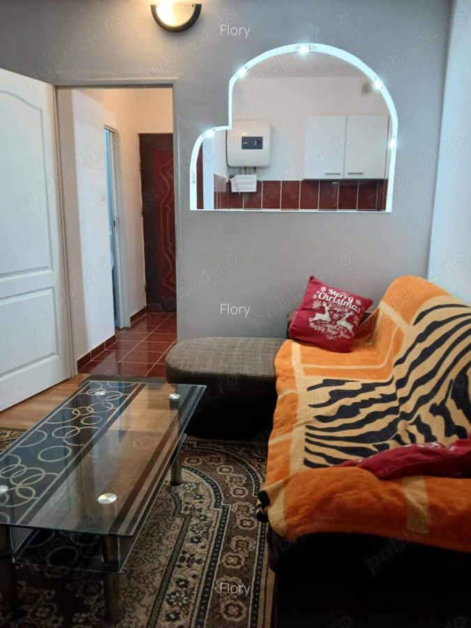 Inchiriez garsoniera - 2