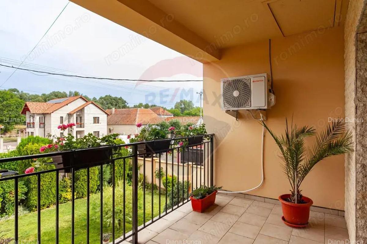 Casa primitoare de vanzare in localitatea Lipova - 10