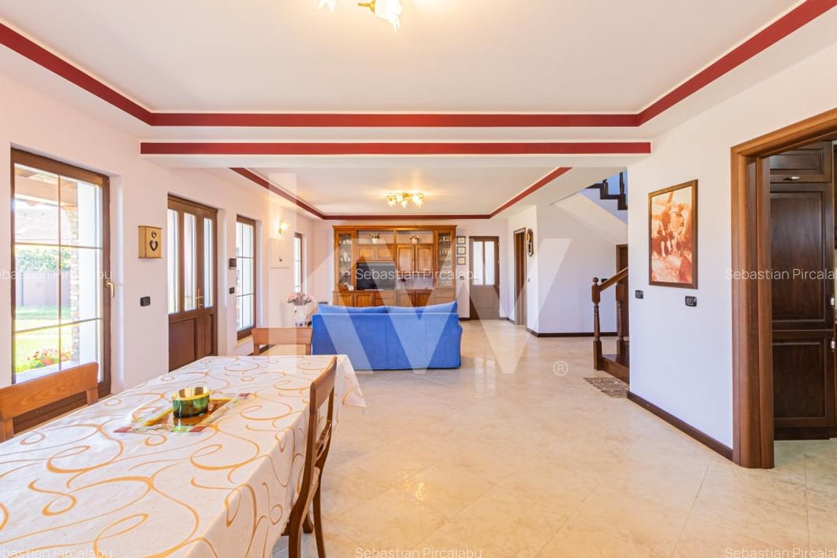Casa deosebita in Fagaras - ultrafinisata, spatioasa si eleganta - 2