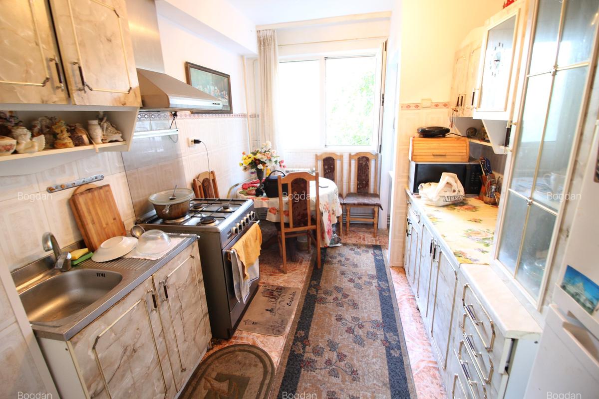 Ap. 2dec. Micro 13B, etaj 2, 2 balcoane - 3