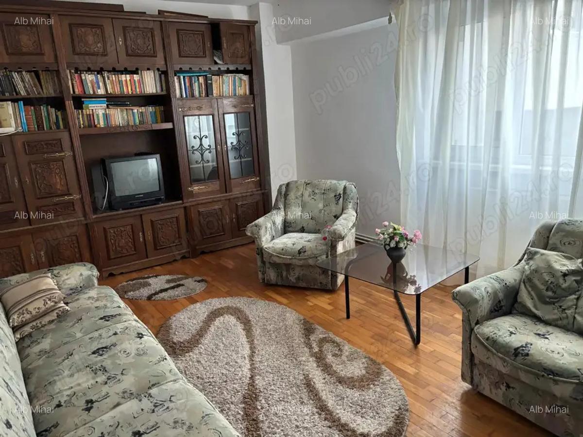 Inchiriez apartament 3 camere Piata Mare a Moldovei - 2
