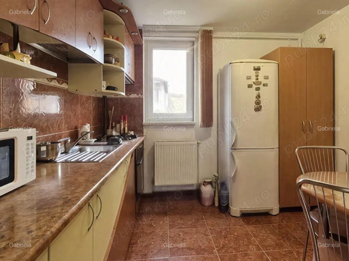 Vanzare apartament 4 camere Piata Mica Tg-Jiu - 3