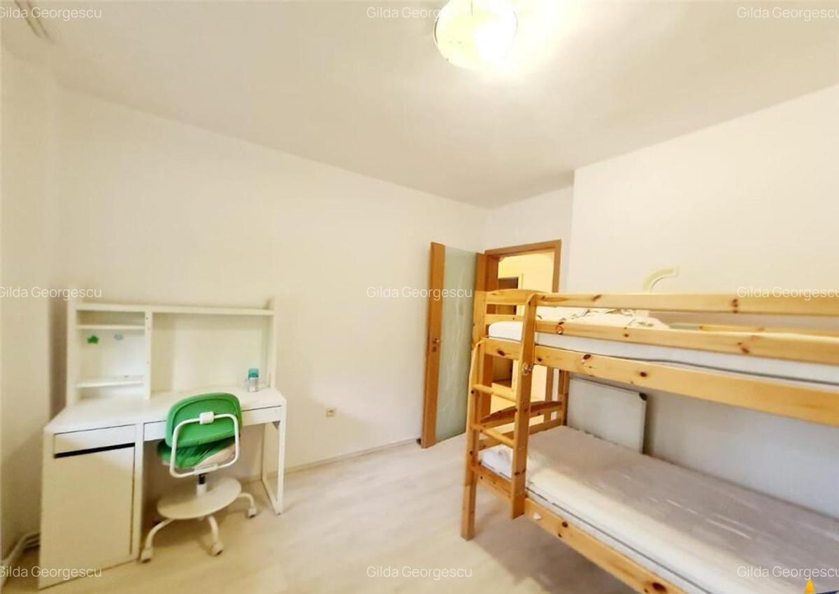 Apartament decomandat, suprafata generoasa, cu boxa si loc d - 13