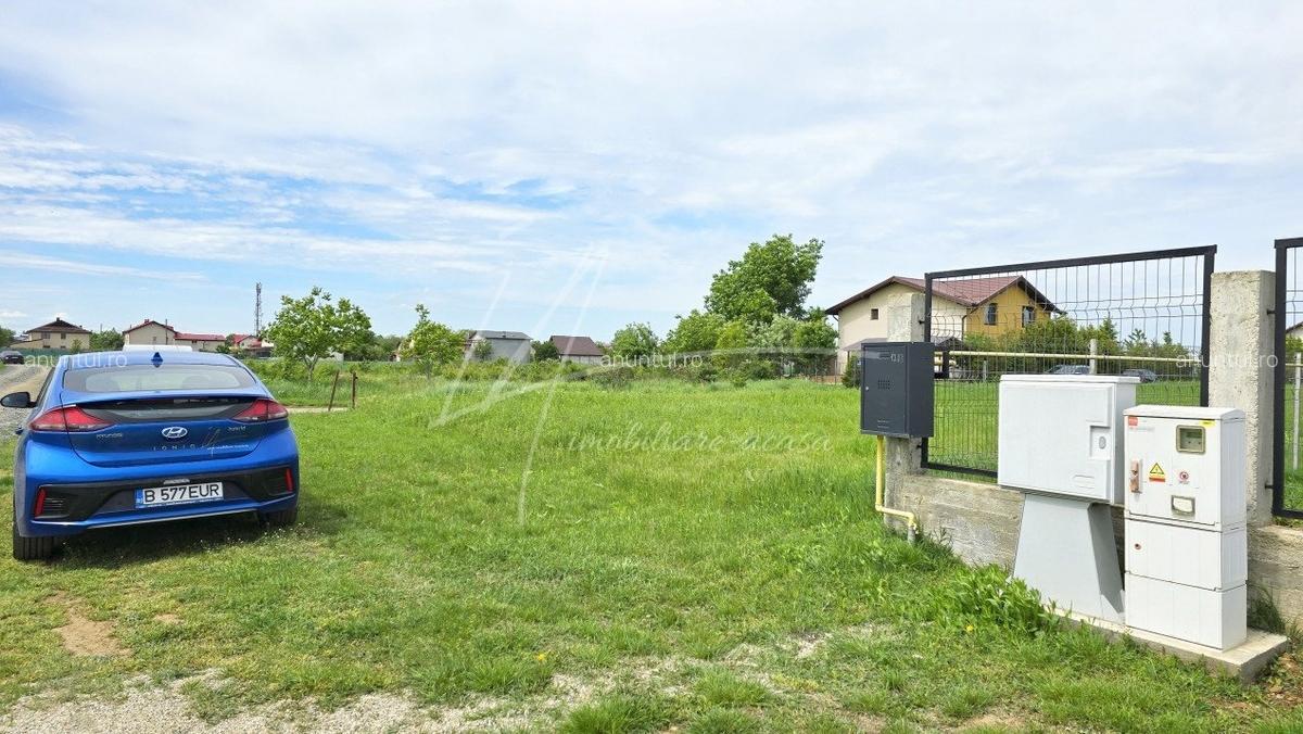 Teren intravilan in zona rezidentiala, la 1 km de A0 si A1 - 12