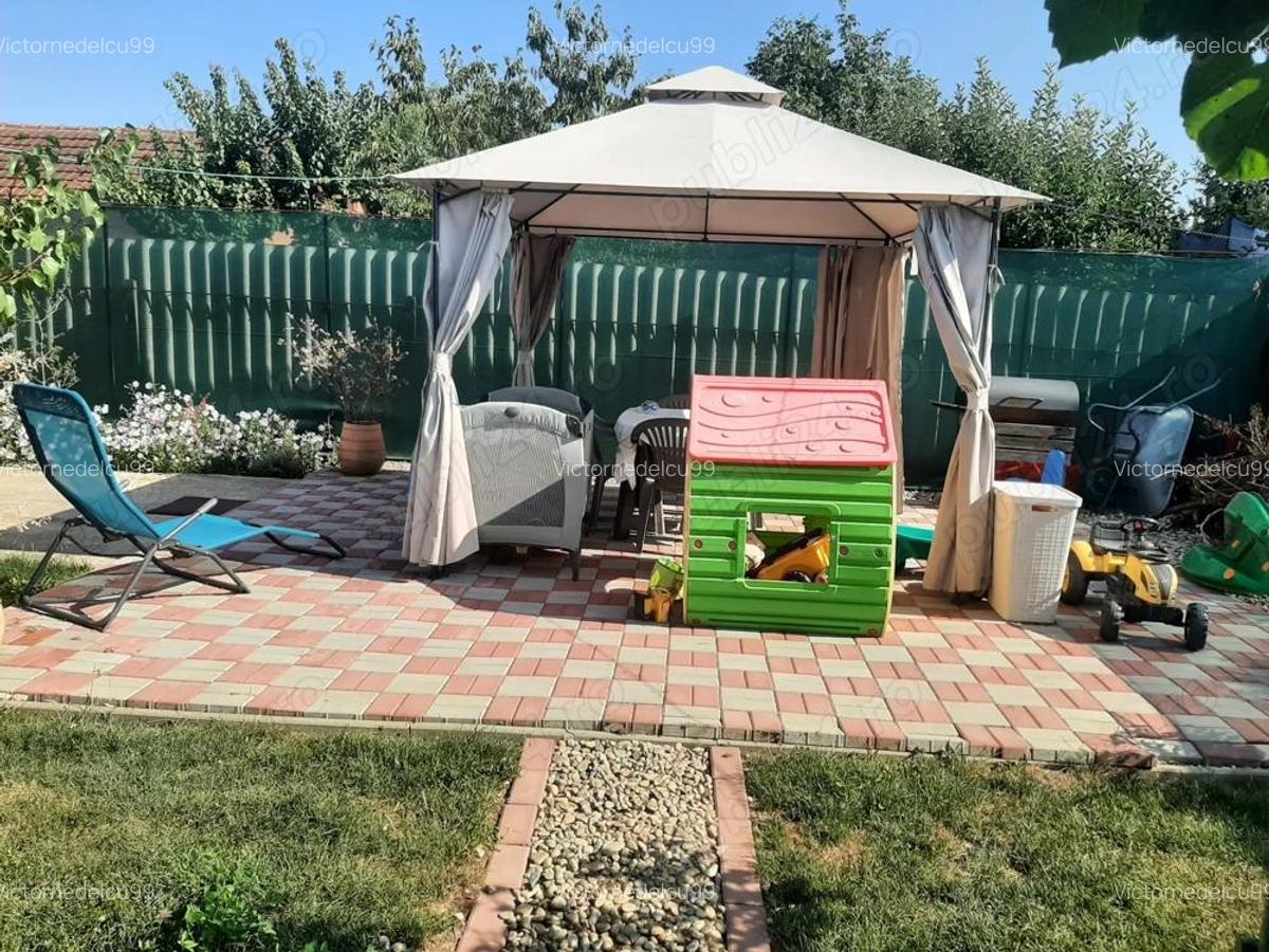 Case cu 7 camere, 2 bucatarii si 3 bai, intr-o curte cartierul Gradiste - 17