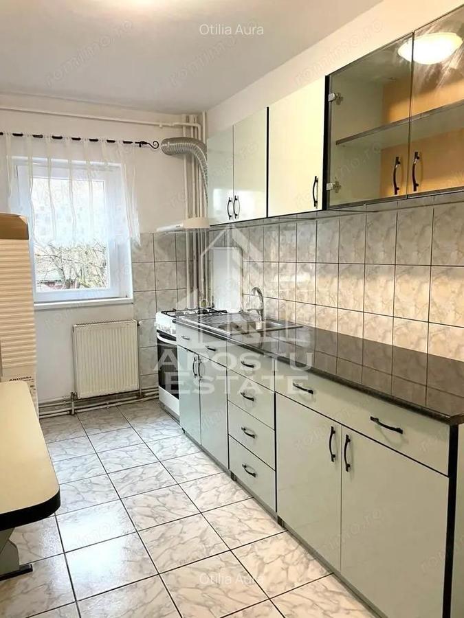 Apartament cu 4 camere,decomandat in zona Lipovei - 2