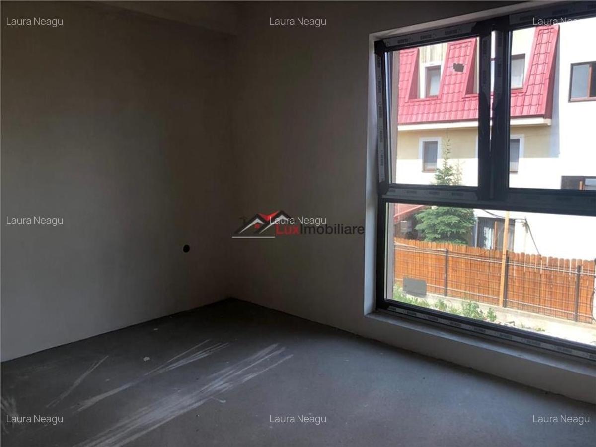 Duplex 4 camere, 120 mp utili,teren liber intre 50 si 150 mp. Zona foarte buna d - 12
