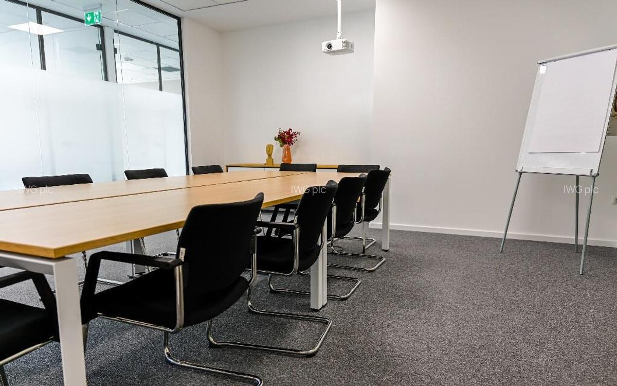Spa?iu de birou tip open-plan pentru 10 persoane in Regus Vox Tech - 7