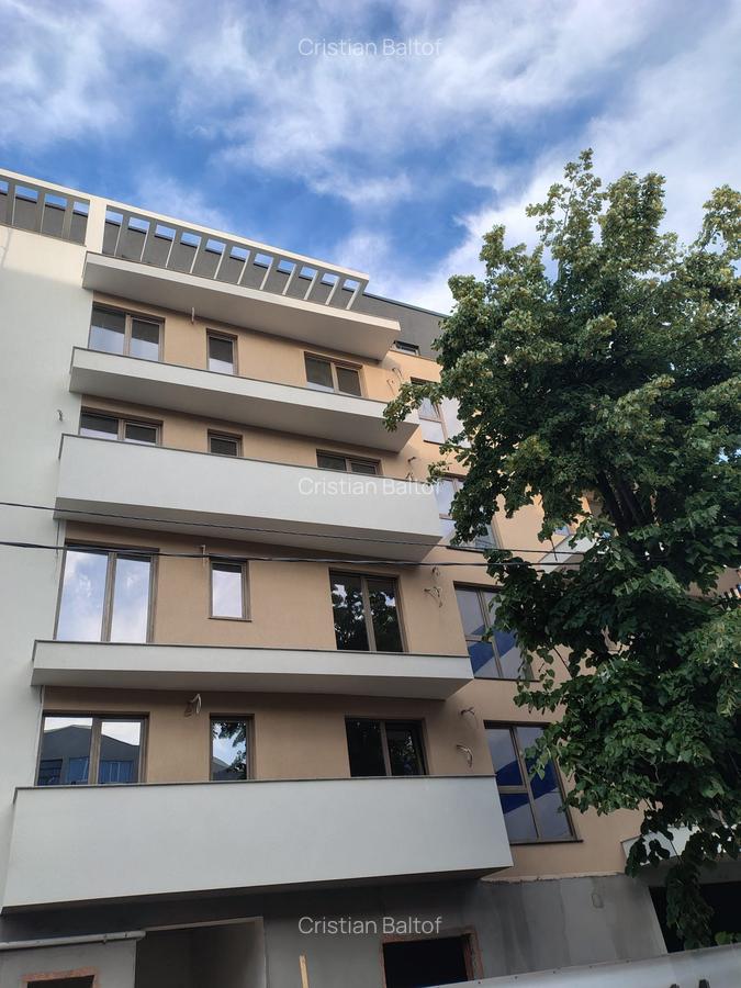 Apartament cu 3 camere semidecomandat în Băneasa - 1
